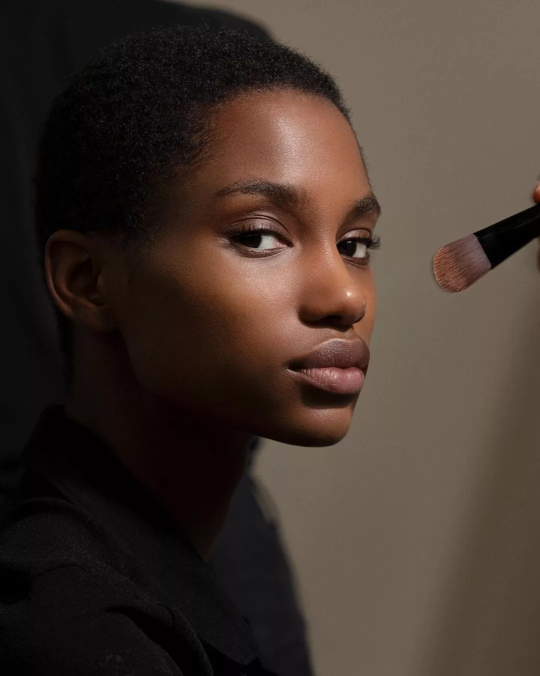 La couleur de l&rsquo;année 2024 convient-elle à toutes les peaux?