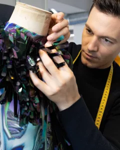 Le couturier suisse Kevin Germanier marque l&rsquo;histoire de LVMH