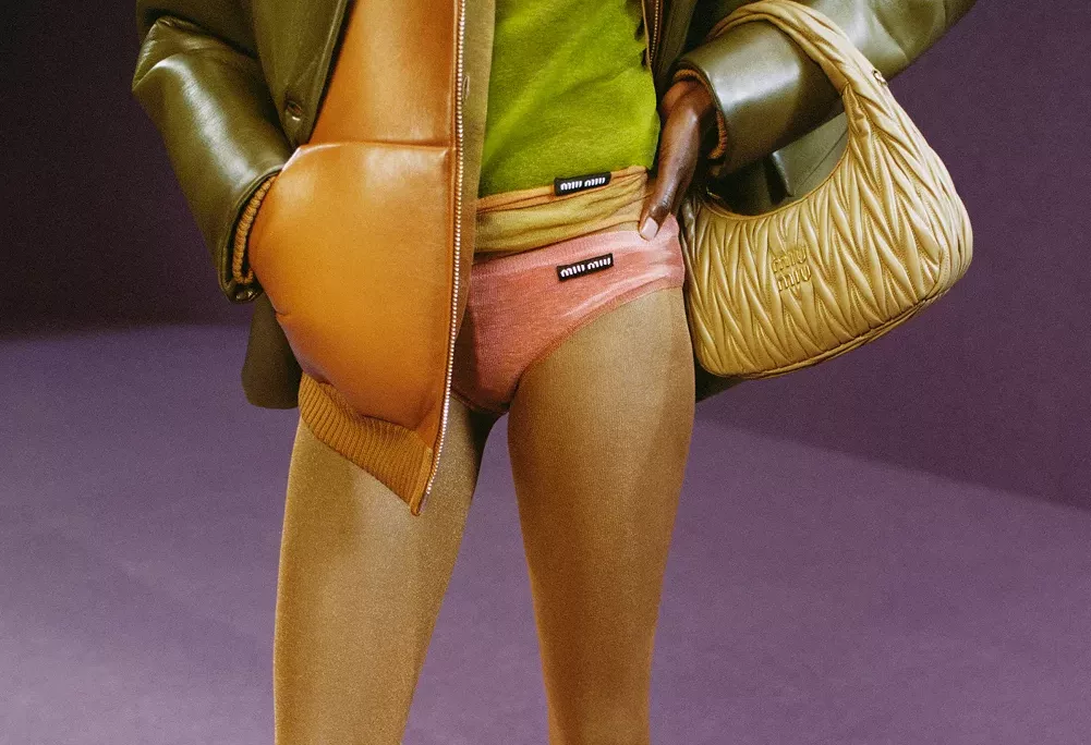 Mode sans pantalon: comment adopter la tendance cet hiver