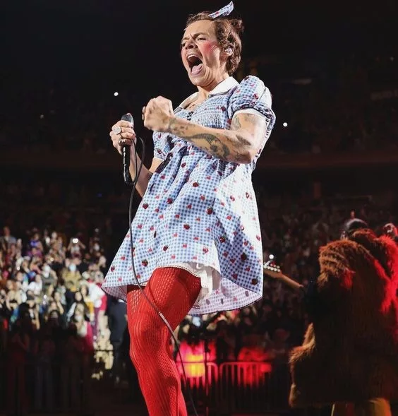 La mode masculine embrasse avec fierté l&rsquo;ère « Babygirl »