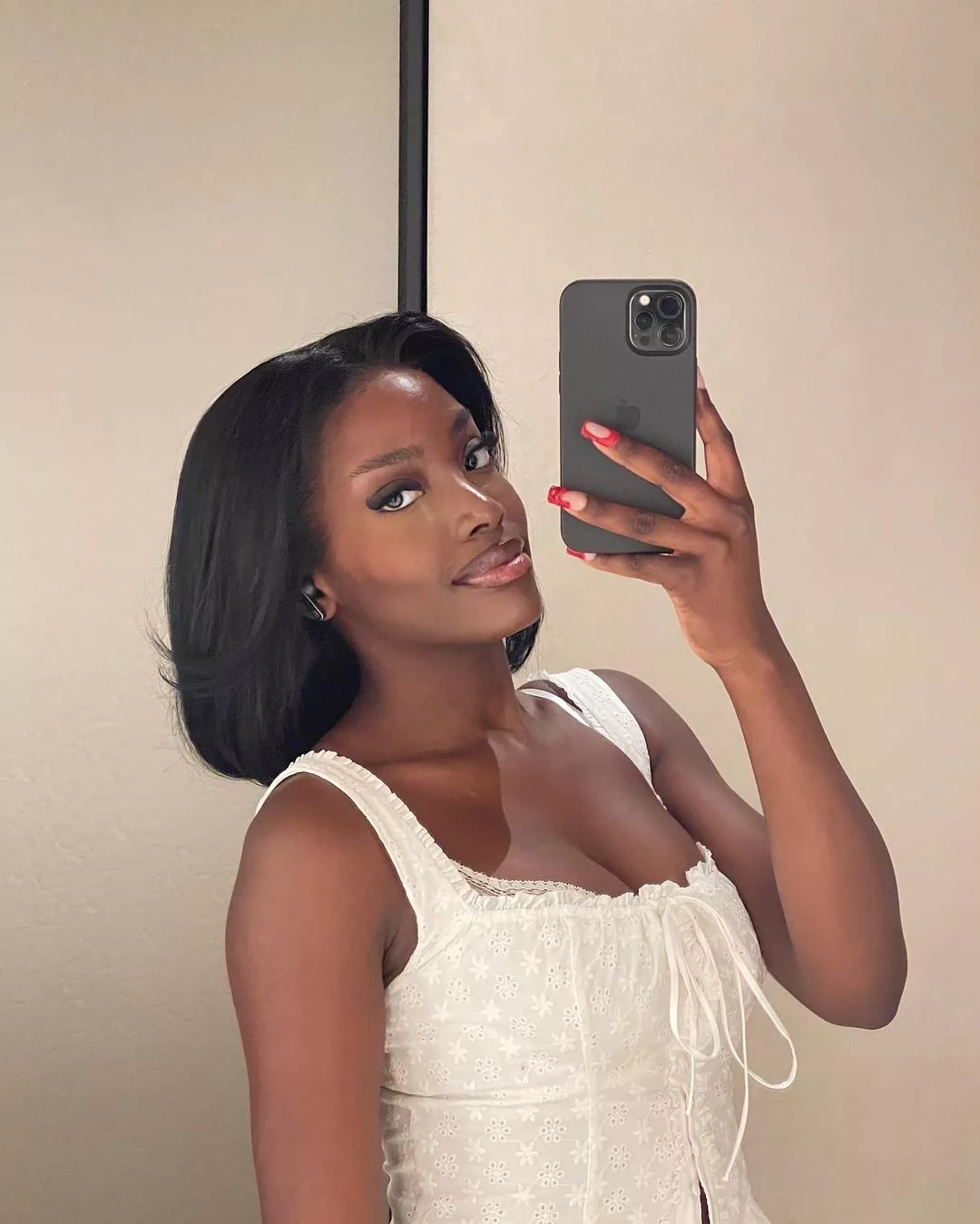 Coupe au carré: conseils et produits pour un effet iconique