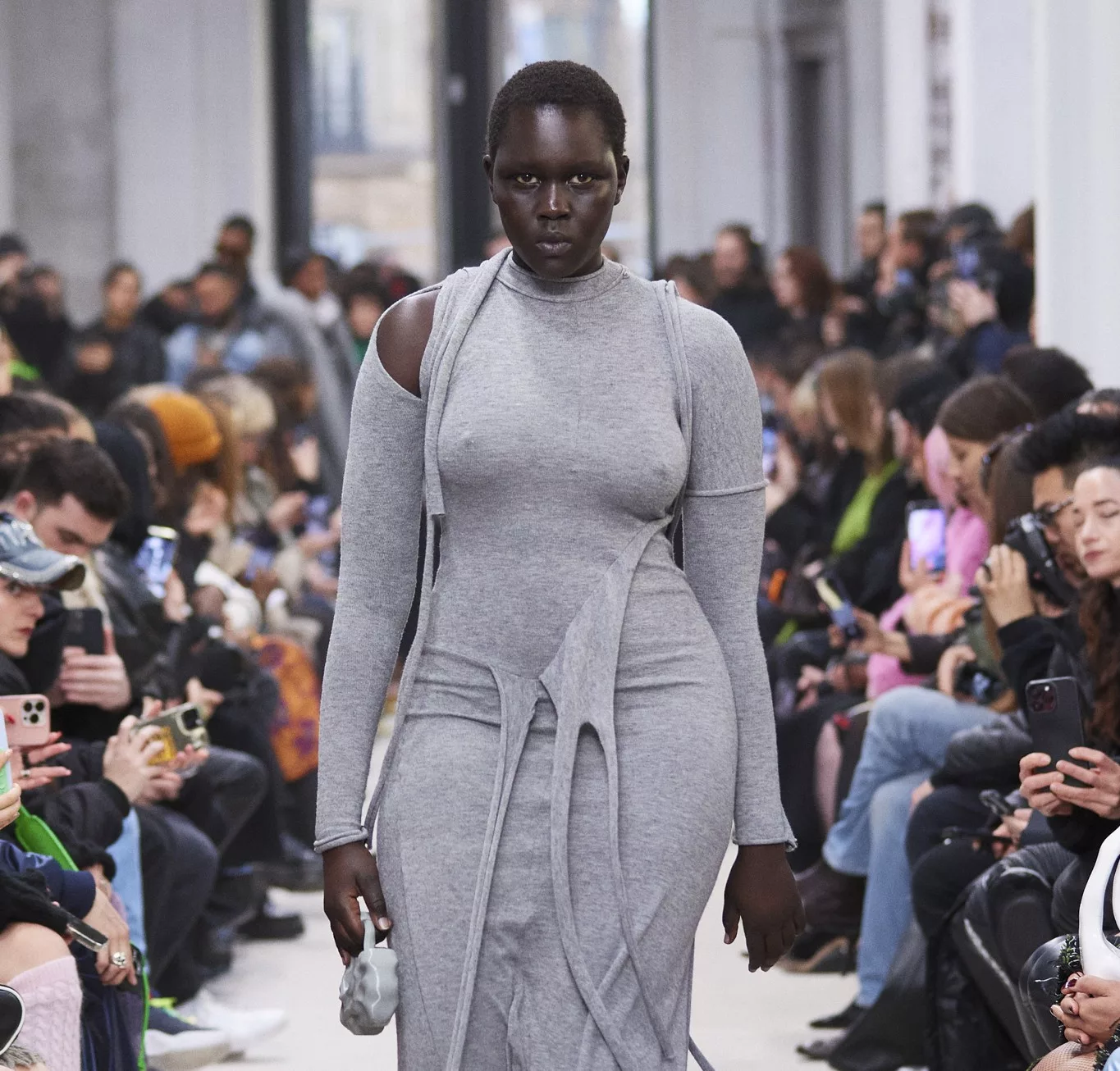 Comment les couturiers suisses ont challengé la Fashion Week de Paris