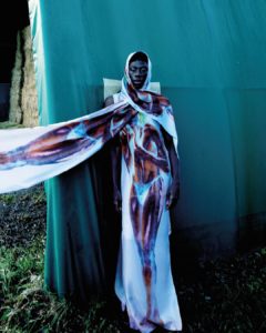 Le couturier suisse Rafael Kouto dévoile à l&rsquo;hôpital une expo poignante sur les corps