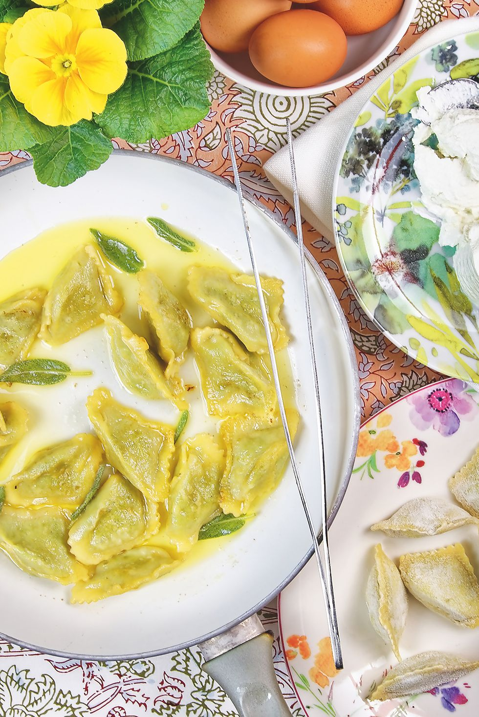 Raviolis au beurre et à la sauge: la recette facile qui ravira vos convives