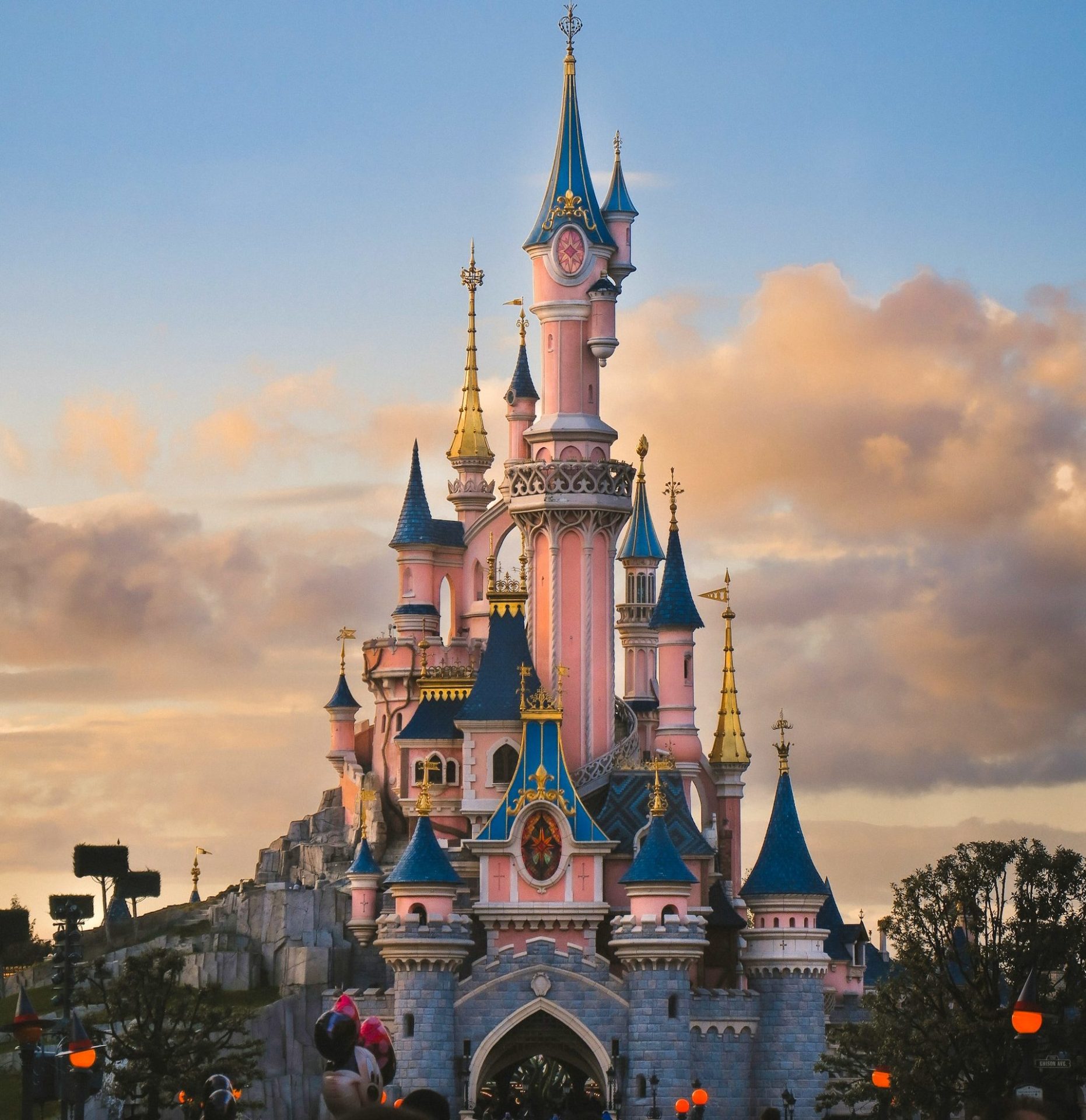 Une première: cette luxueuse marque de mode va défiler à Disneyland Paris