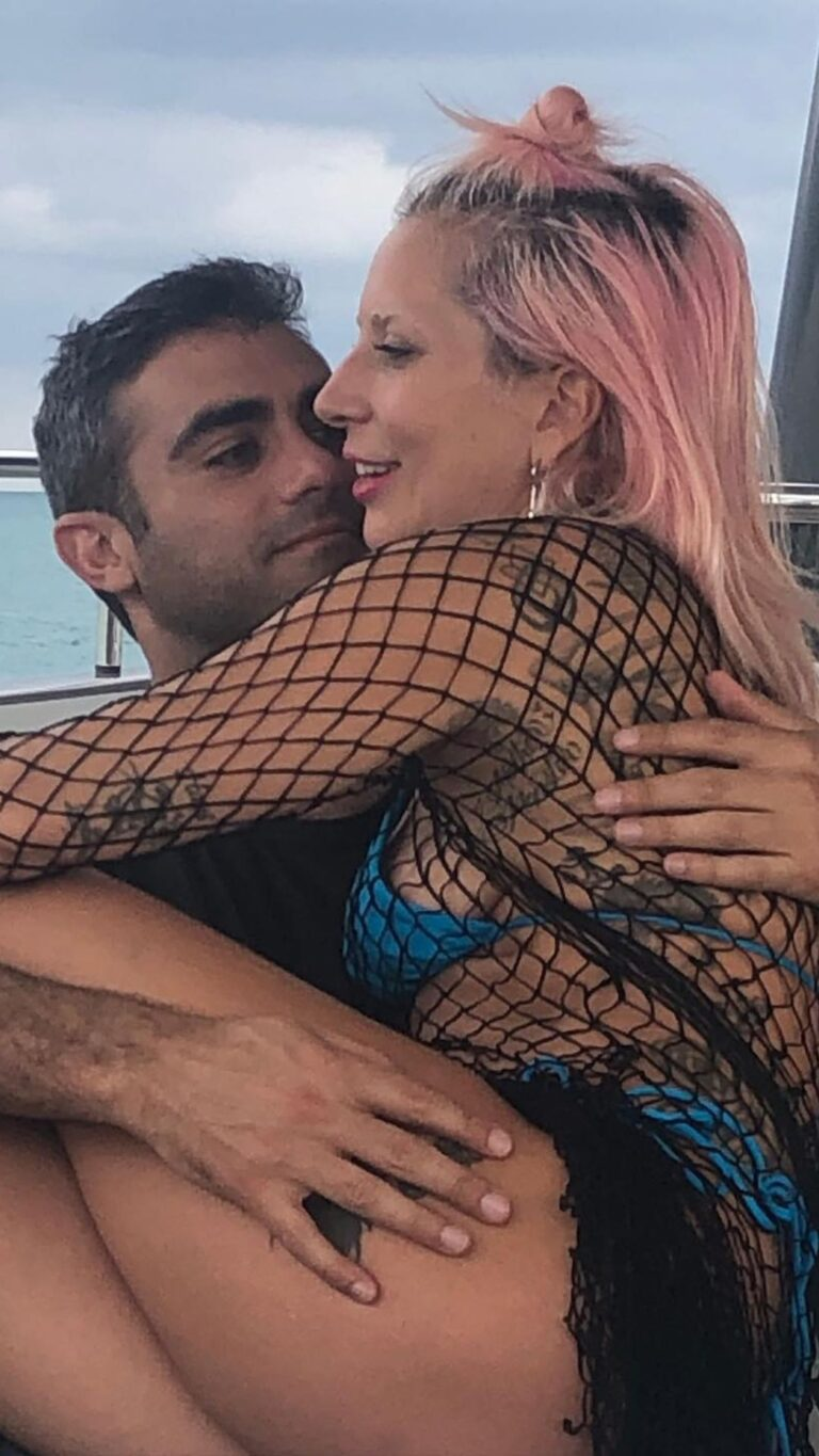 Lady Gaga, fiancée: qui est l&rsquo;homme « ordinaire » qui partage sa vie?