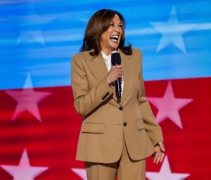 Comment Kamala Harris réinvente le pouvoir politique par la mode