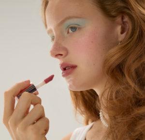 Cet automne, maintenez votre glow estival grâce aux essentiels beauté de Zalando