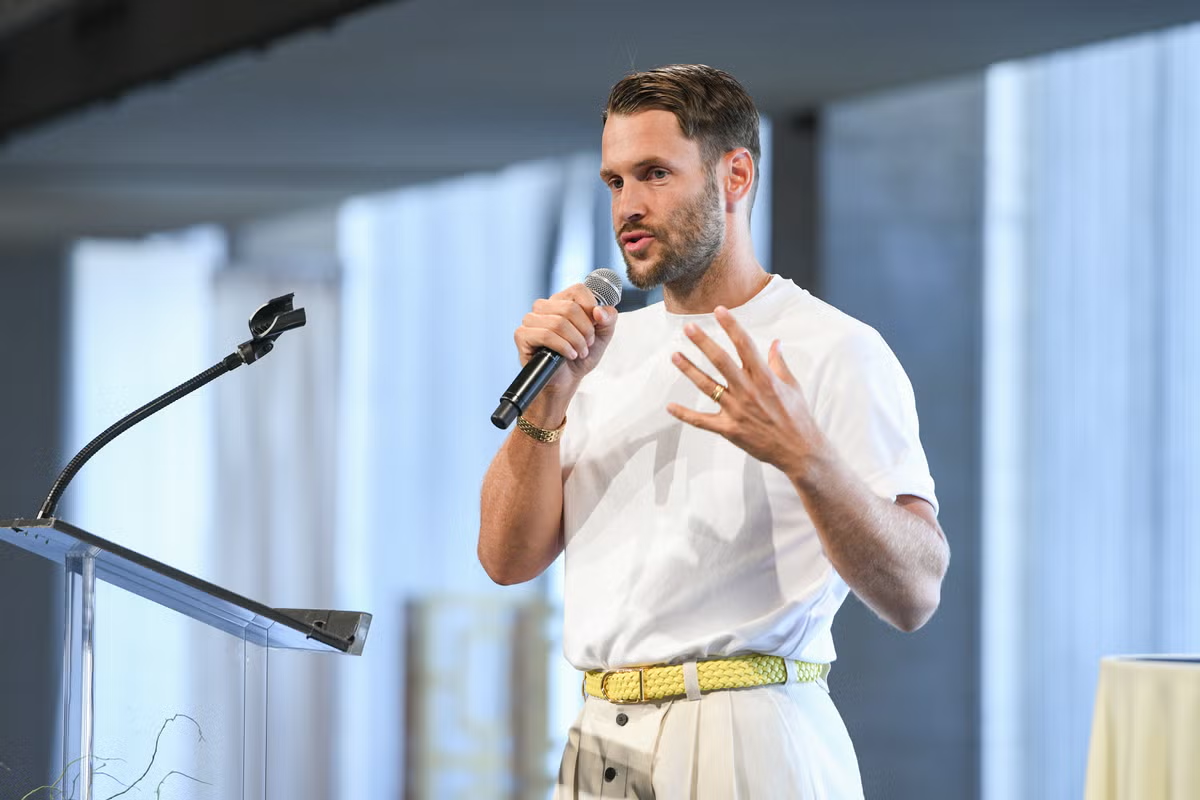 Jacquemus reçoit le prix 2024 du Conseil de la Couture pour l&rsquo;art de la mode