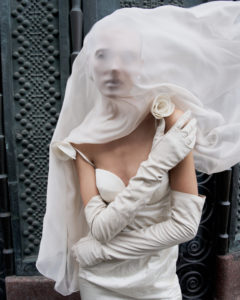 De l&rsquo;ivoire, de la broderie et de la poésie: l&rsquo;été 2025 imaginé par Magda Butrym