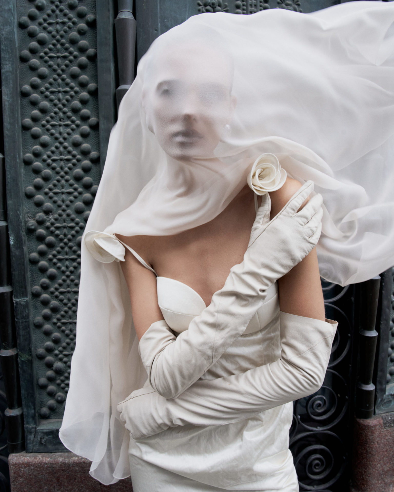 De l&rsquo;ivoire, de la broderie et de la poésie: l&rsquo;été 2025 imaginé par Magda Butrym