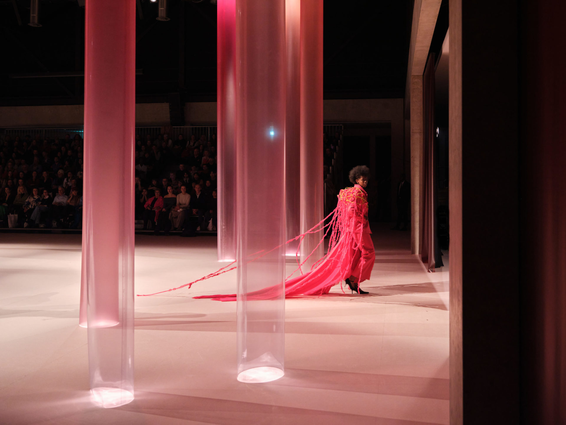 Défilé HEAD 2024: la jeunesse suisse s&rsquo;engage tout en séduction